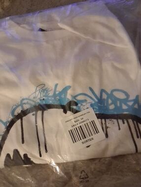 Snoopy 3x Mens White Graphic Tee with Blue and Black Drip Design